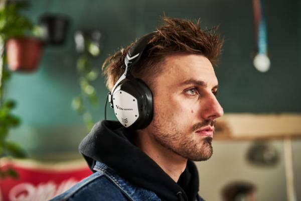 電子ドラムに最適な音質で没入感のある演奏を楽しめるヘッドホンを発売