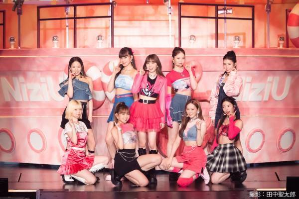 【MUSIC ON! TV（エムオン!）】9人組ガールズグループ、NiziU2022年に行われた自身初の全国ツアーから、Aichi Sky Expo公演の模様を3/25(土)に独占初放送！プレゼントキャンペーンも実施決定！