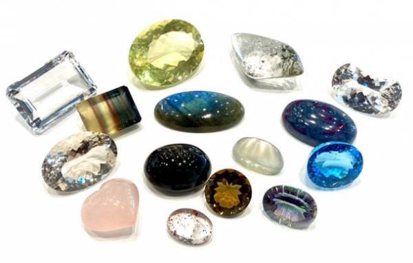 ワンコインから本物の天然宝石を販売する展示会を行う宝石ルースショップ「東洋ルース」年間宝石販売数20万点突破！