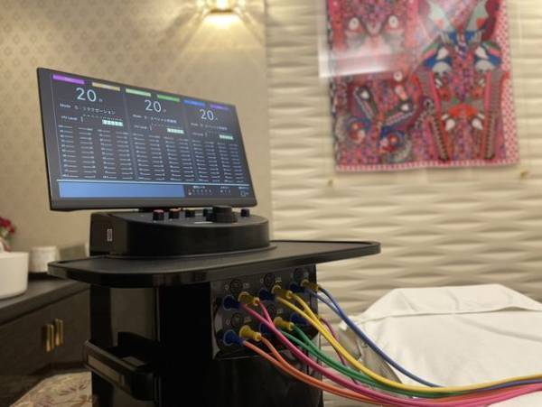 スリムビューティハウスがオリジナル業務用EMSマシン「REALIZE X」を開発＆導入！