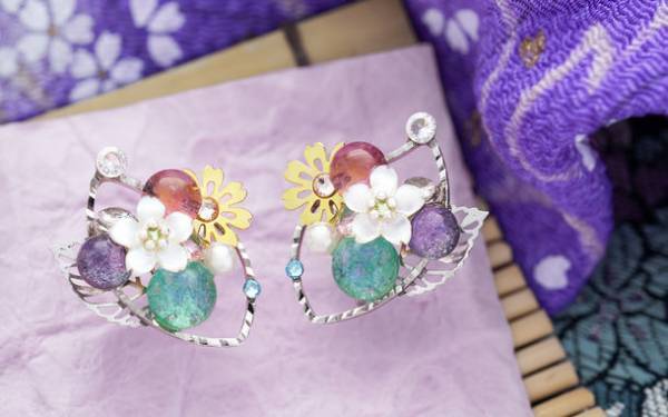 ピアスのようなイヤリング「ぴあり」を製作するジュエリー京都　「源氏物語」シリーズ番外編　新作「若紫～初草～」を2月17日(金)に発売！