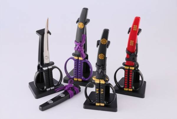 武将気分で切ったり飾ったりできる！刃物の町 岐阜県関市から武将の愛刀をイメージした日本刀はさみが掛け台付きで新登場！～織田・徳川・真田・伊達のラインナップ～