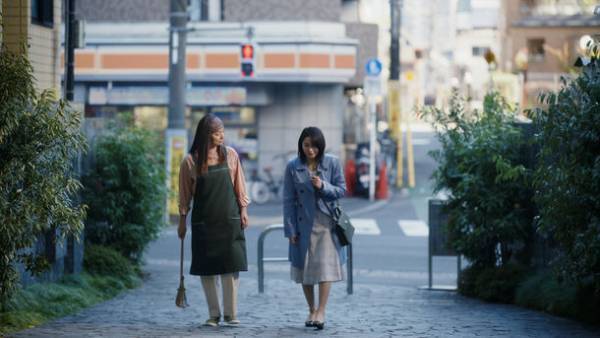 尾野真千子さんと傳谷英里香さんがガーラマンションの管理員と入居者に扮して出演！CM最新作『尾野さんと「エントランス」篇』を2月17日より全国オンエア