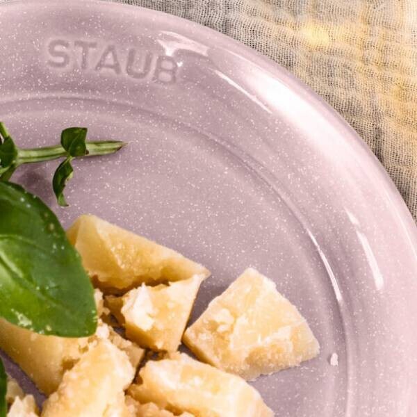 仏鋳物ホーロー鍋ストウブ　食器シリーズ「Dining line」から新色「シフォンローズ」を発売