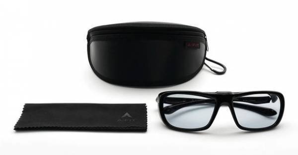 “メガネの上からサングラス”夜間運転に最適なオーバーグラス　Makuakeにて先行予約販売を2/25に開始　軽くてお洒落、ワンタッチで跳ね上げ可能！