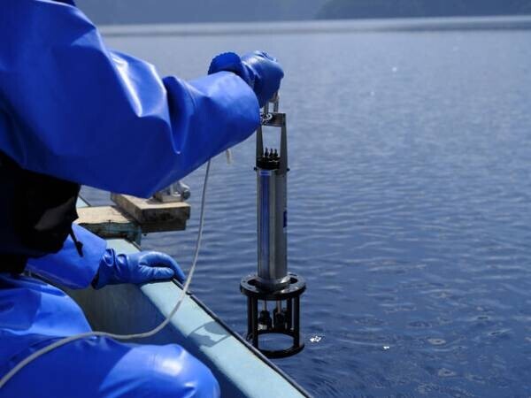 日本で唯一の国際的な水質観測地点「北海道 摩周湖」の水質調査を継続するためのクラウドファンディングが2023年1月30日(月)～3月20日(月)まで実施中