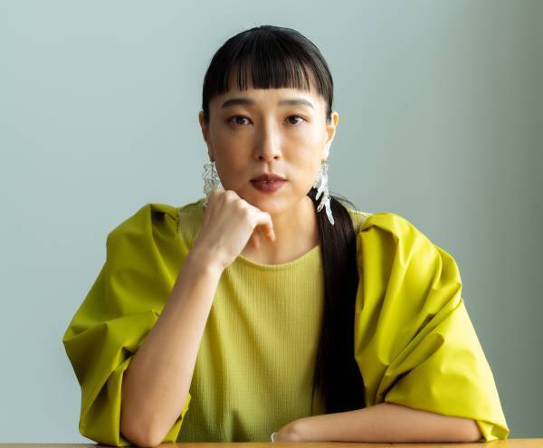 笹川美和がデビュー20周年を記念したオールタイムベストライブ『LIVE in the DARK w/笹川美和 -ALL TIME BEST-』