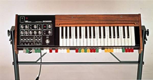 往年のアナログ・サウンドからデジタル・サウンドまで多彩な音作りを楽しめるコンパクトなシンセサイザーを発売