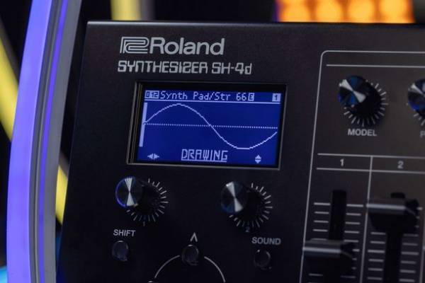 往年のアナログ・サウンドからデジタル・サウンドまで多彩な音作りを楽しめるコンパクトなシンセサイザーを発売