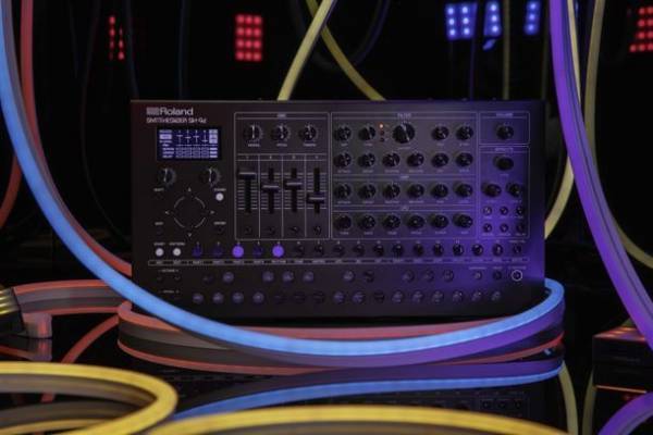 往年のアナログ・サウンドからデジタル・サウンドまで多彩な音作りを楽しめるコンパクトなシンセサイザーを発売