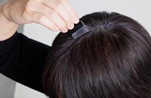 ～大人世代のお助けアイテム。サッとひと塗り、白髪を素早く簡単カバー～2023年4月20日（木）より、好評につき定番商品として新登場！『白髪カバーファンデーション』