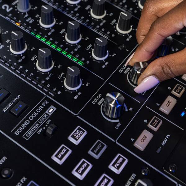 業界スタンダードの基準を引き上げる次世代プロフェッショナルDJミキサー「DJM-A9」が登場　あらゆる要素をアップデートし、圧倒的にクリアかつ明瞭で引き締まった音質、進化した演奏性と多様なデバイスとの接続を実現