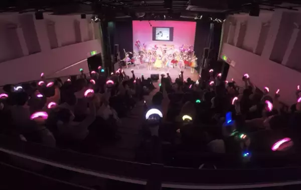 観客が操作するフルカラーペンライト「オッドリング(R)」が群馬県のご当地アイドル「あかぎ団」とコラボレーション