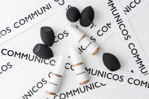 新ジャンル・ジェンダーレスコスメ、プロのヘアメイク集団が開発した“COMMUNICOS(コムニコス)”デビュー！！