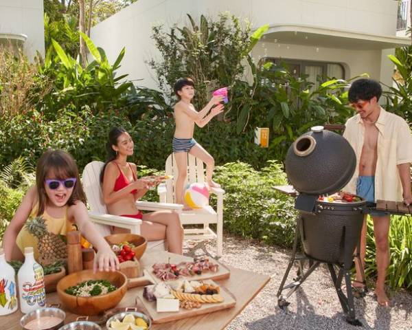 米国の権威ある旅行誌「コンデナスト・トラベラー」が2022年のホットリストにタイで唯一選出したホテル　ザ・スタンダード・ホアヒン　宿泊人数に応じて複数のヴィラと中庭を組み合わせてグループごとに独立したプライベート・ゾーンを作れる宿泊スタイル「ヴィレッジ・ヴィラズ」を提案・販売