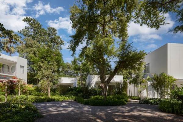 米国の権威ある旅行誌「コンデナスト・トラベラー」が2022年のホットリストにタイで唯一選出したホテル　ザ・スタンダード・ホアヒン　宿泊人数に応じて複数のヴィラと中庭を組み合わせてグループごとに独立したプライベート・ゾーンを作れる宿泊スタイル「ヴィレッジ・ヴィラズ」を提案・販売