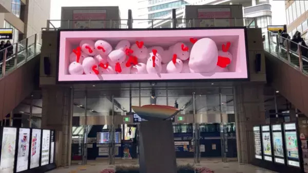 飛び出す「ハチエモン」、JR大阪駅大型ビジョンに参上！2月27日からカンテレキャラと3Dヒョウ「アカツキ」コラボ放映