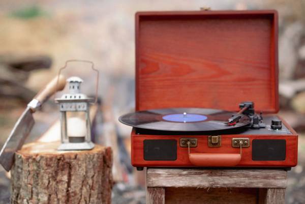 持ち運び可能“トランク型レコードプレーヤー”登場！3月30日まで「Makuake」で先行販売
