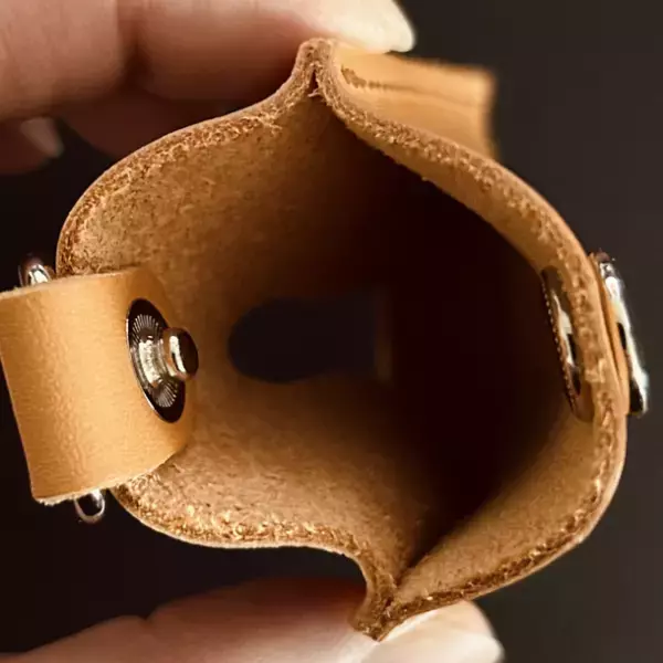 お守りをシンプルかつおしゃれに持ち歩く「お守りポケット」3月1日より様々な皮革で仕上げた新しいカラーが数量限定で登場！