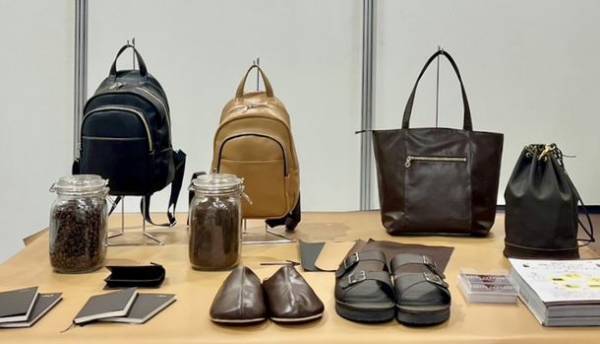 ステータシー、廃棄コーヒー豆を活用した新素材「コーヒーレザー」を東京ギフトショー「SOZAI展」にて初公開