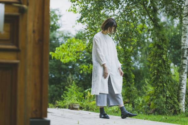 北海道十勝の廃棄野菜で染め上げた布地で作る洋服ブランド「Clawl.(クロール)」が3月1日リリース