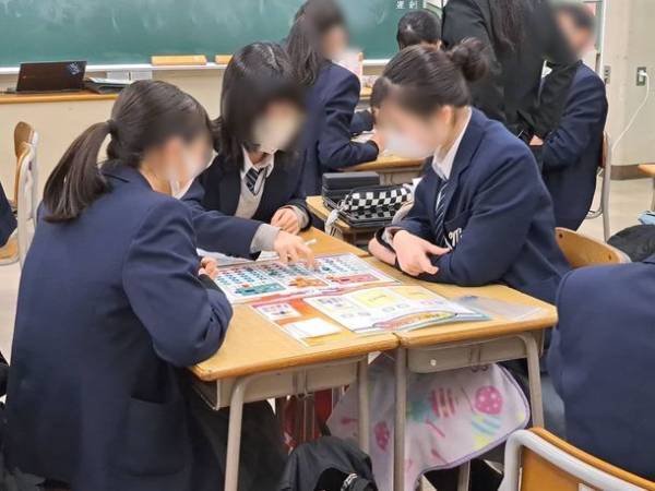 荒川区立諏訪台中学校の中学3年生総勢143名に特別授業「金融リテラシーとライフプラン」を3月9日実施