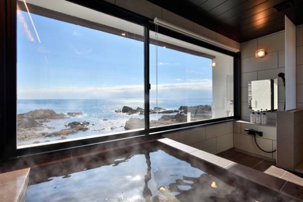 大きな湯船で太平洋の絶景を独占！ファミリーワーケーションを意識した半露天風呂付き客室(6室)オープン