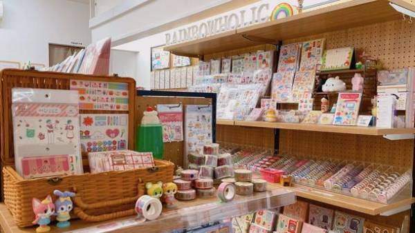 文具を楽しみながら紅茶やコーヒーを飲める体験型喫茶店「rainbowholic文具喫茶」が十条銀座商店街にオープン！