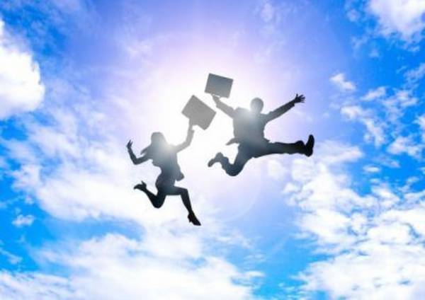 書籍“人生が輝く！声に出すと元気になれる「まほうのことばたち 33」”刊行支援のクラウドファンディングが目標金額100％を達成！