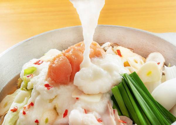 博多もつ鍋やまやの春限定の季節メニュー「明太とろろ うまかもつ鍋」3月6日より提供開始