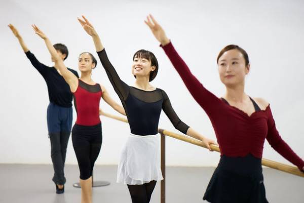 注目の新しいエクササイズ［はじめてバレエ］［ストレッチ＆フロアバー］［ピラティスと解剖学］　4月30日まで！いまならLINEのお友だち登録で、初回無料受講