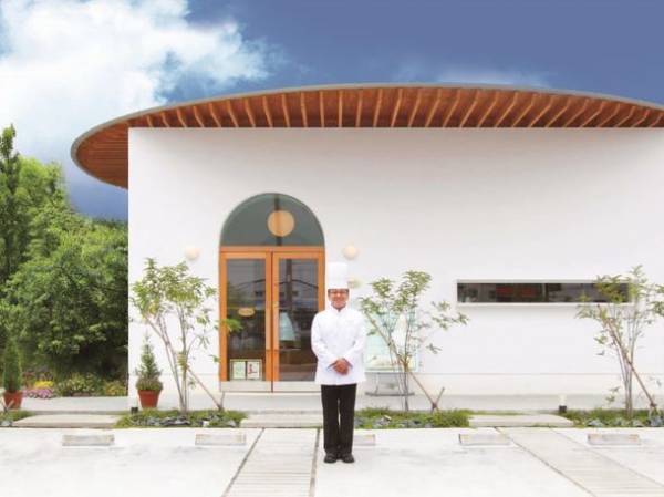 プリン専用、99.9％土に還る生分解性スプーンプリン界の巨匠・所パティシエの監修の下、商品化