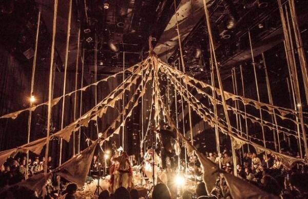 音と布と光で織りなす即興のパフォーマンスアート「仕立て屋のサーカス」神戸特別公演