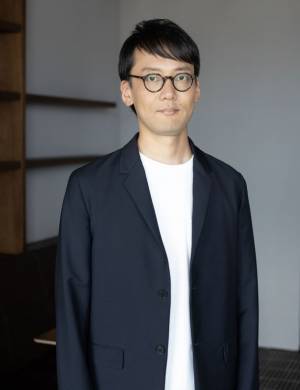 音と布と光で織りなす即興のパフォーマンスアート「仕立て屋のサーカス」神戸特別公演