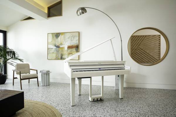 レストランやホテルなどのラグジュアリーな空間、リビングに映えるデジタル・グランドピアノの3モデルが新登場