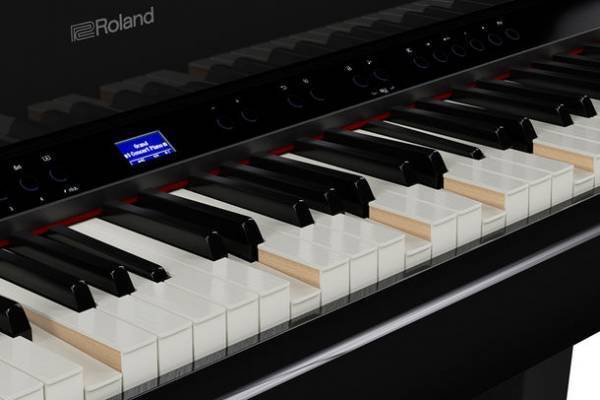 レストランやホテルなどのラグジュアリーな空間、リビングに映えるデジタル・グランドピアノの3モデルが新登場