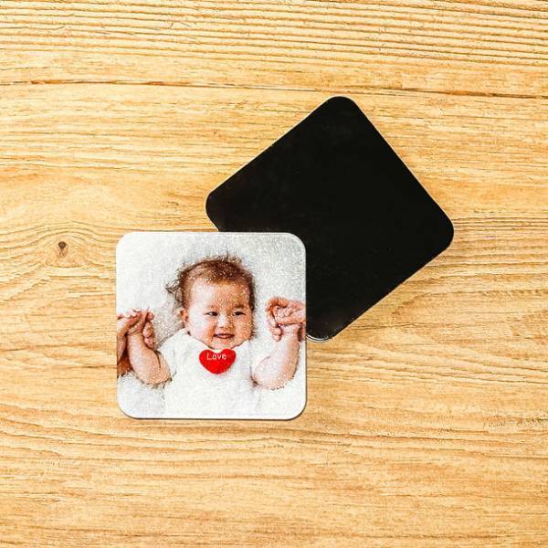 スマホの写真を思い出の品に「SUMADECO」卒業・入学記念！3/28～4/10限定できらきら「マグネットミニ」をプレゼント