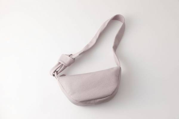 柔らかくて“大人かわいい”上質イタリアンレザーの「ハーフムーンバッグ」(3WAY)新発売！