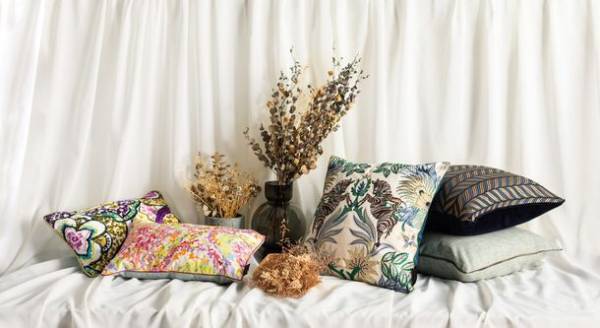 ファブリックのプロが細部までこだわった、大人の遊び心溢れる個性的なクッション「Carpe Diem」がラインアップを増やして登場！