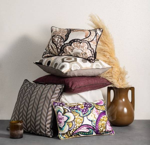 ファブリックのプロが細部までこだわった、大人の遊び心溢れる個性的なクッション「Carpe Diem」がラインアップを増やして登場！