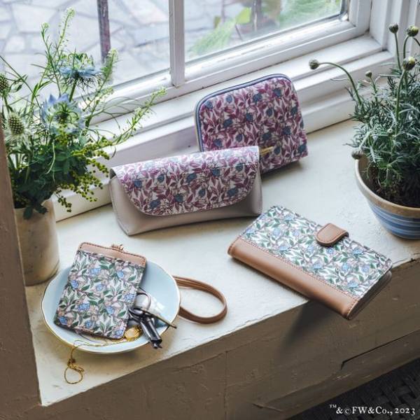 ピーターラビット(TM)とAfternoon Teaが初コラボレーション　ブック型小物入れやポーチなど4月10日(月)発売開始　リバティ・ファブリックスを使用した雑貨アイテムも登場