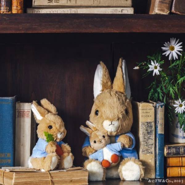 ピーターラビット(TM)とAfternoon Teaが初コラボレーション　ブック型小物入れやポーチなど4月10日(月)発売開始　リバティ・ファブリックスを使用した雑貨アイテムも登場