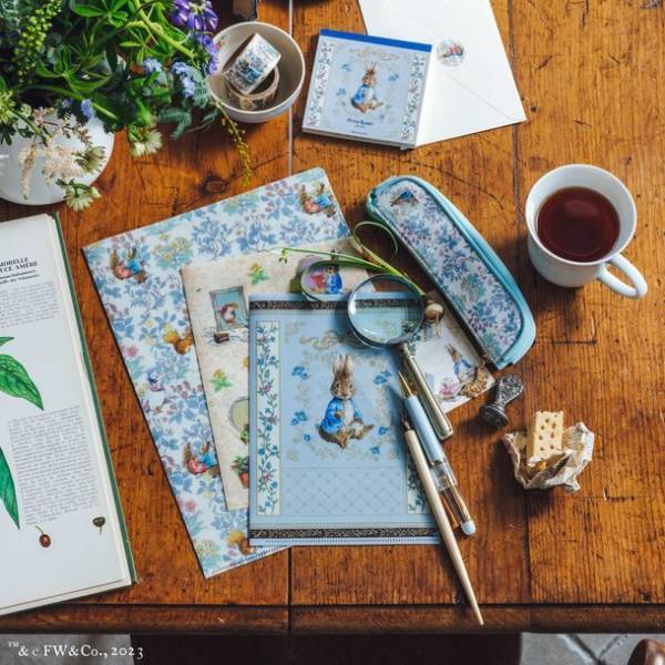 ピーターラビット(TM)とAfternoon Teaが初コラボレーション　ブック型小物入れやポーチなど4月10日(月)発売開始　リバティ・ファブリックスを使用した雑貨アイテムも登場
