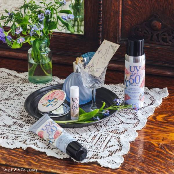 ピーターラビット(TM)とAfternoon Teaが初コラボレーション　ブック型小物入れやポーチなど4月10日(月)発売開始　リバティ・ファブリックスを使用した雑貨アイテムも登場