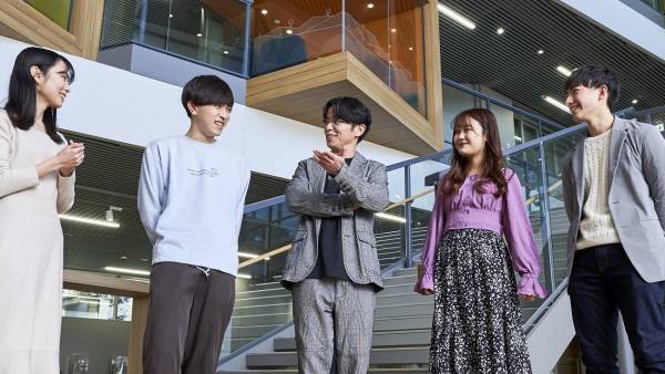 藤森慎吾氏を起用した動画を公開！明治大学の最新施設・キャンパスライフを紹介