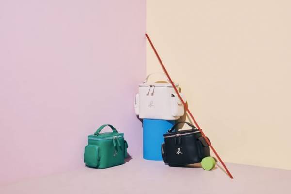 アニエスベー、新作レザーバッグ発売　新デザインのカメラバッグ“Vanity”