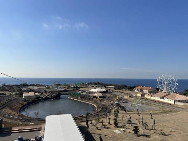 大空、太陽、潮風につつまれながら、圧倒的な絶景を楽しめる365 日誰もが遊び愉しみ尽くせるエンターテイメントパークとして「長井海の手公園 ソレイユの丘」が2023 年 4 月 14 日（金）にリニューアルオープン