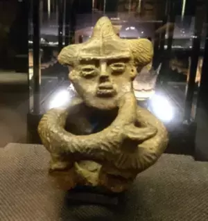 沖縄の伝統的な髪型「沖縄からじ結い」と頬杖土偶の共通点を考えるー国際文化学園の美容考古学研究所　定例サロンを2023年3月22日(水)に開催