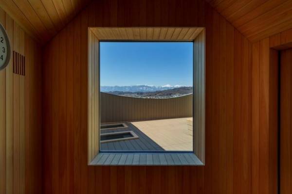 長野県・松本の浅間温泉に、北アルプスや松本の夜景を見渡す絶景の展望サウナがオープン～「onsen hotel OMOTO」の新施設～