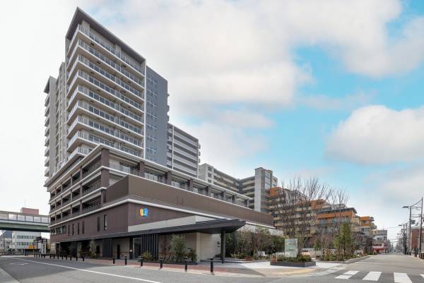 地域の賑わいを生む、地域医療の新たなランドマーク病院×住宅の複合施設「ASMACI神戸新長田」が完成